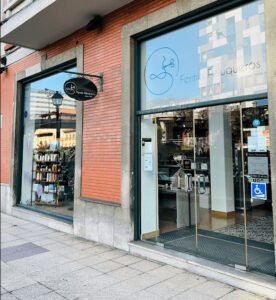 Fachada de Fermín Peluqueros ubicado en Oviedo